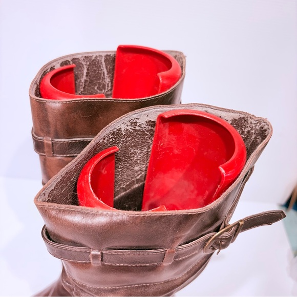 Vintage Brown Leather Heeled Boots with Buckle Detail - Picture 11 of 14